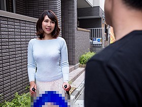 子連れのママさんナンパ2 ベビーカーの子供ほったらかしで生チ○ポに感じまくる呆れた人妻に中出し制裁！　サンプル画像03